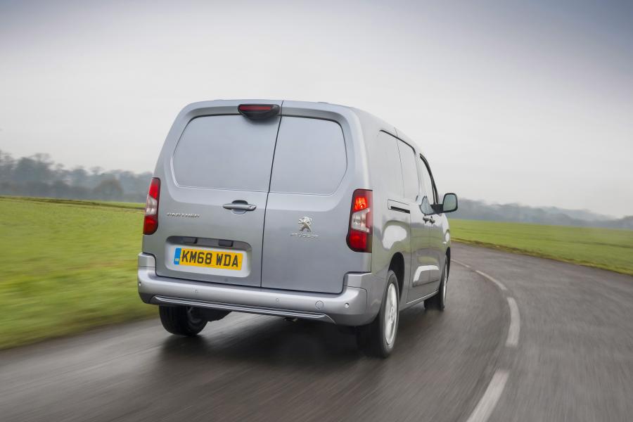  Peugeot Partner LWB 2018 года  (UK) (фото 3 из 14)